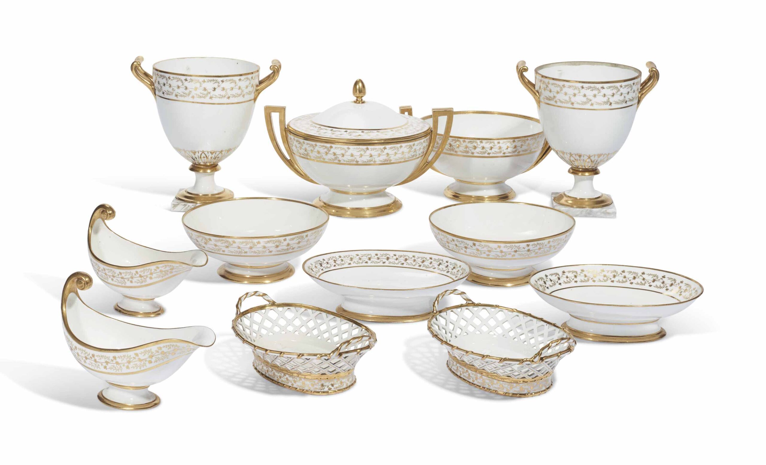 DOUZE ASSIETTES EN PORCELAINE DE PARIS (DAGOTY) DU XIXe SIECLE